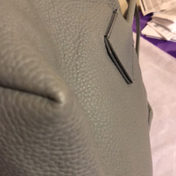 Burberry Baynard Leather Tote Authentic - Picture 6 of 14